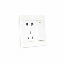 博格A1一位單控開關(guān)帶二三極插座A1361